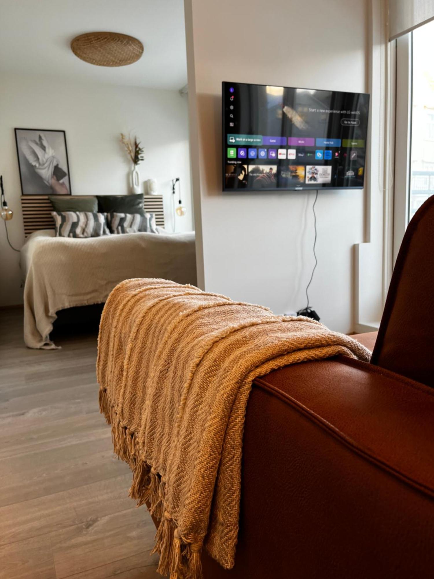 Charming Deluxe Apartment Акурейрі Екстер'єр фото